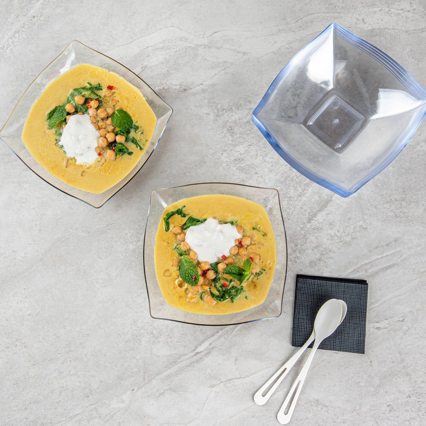 Moderna 32 oz Square Clear Plastic Bowl - 7 3/4" x 7 3/4" x 2 1/4" - 100 count box