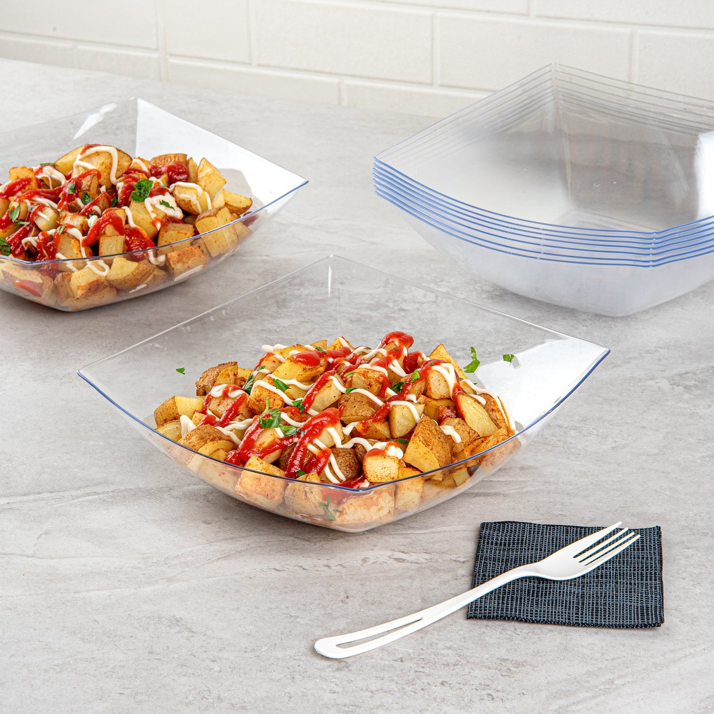 Moderna 64 oz Square Clear Plastic Serving Bowl - 9 3/4" x 9 3/4" x 3" - 100 count box