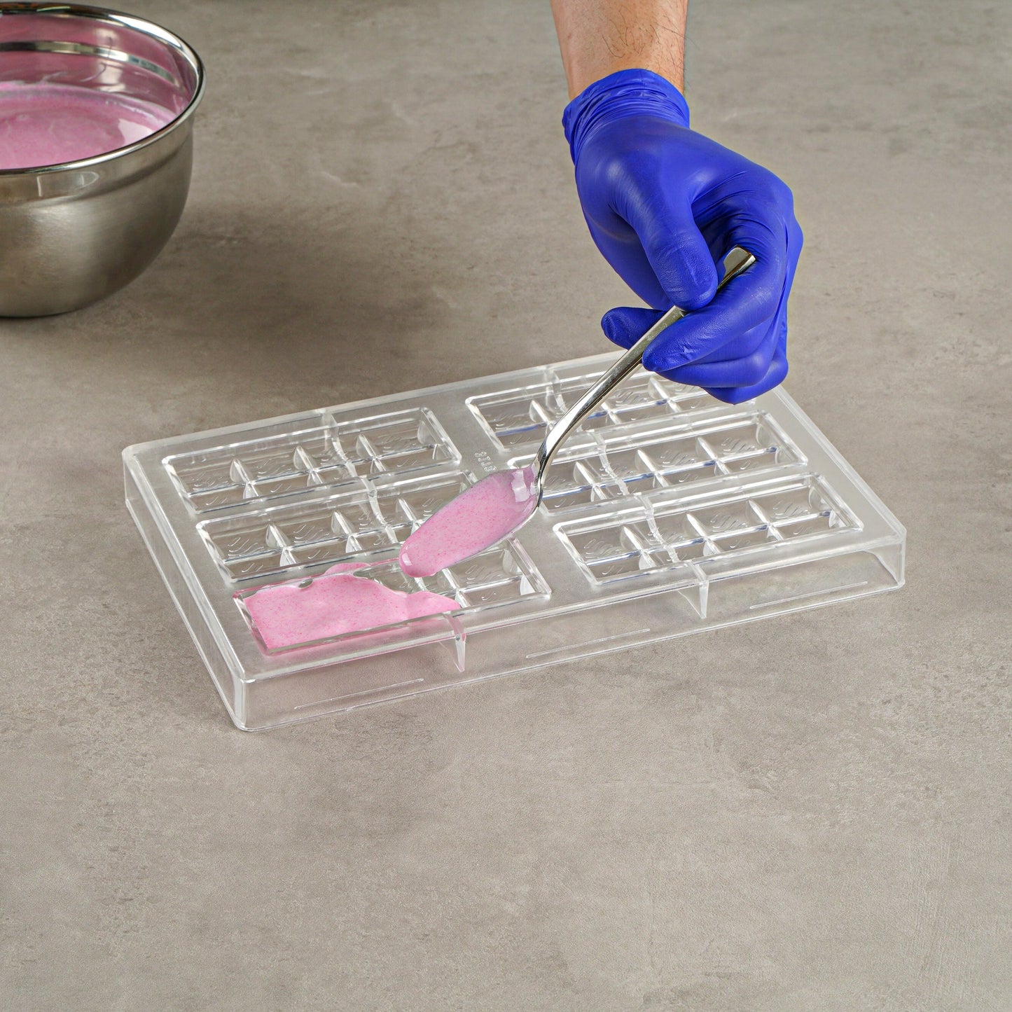 Pastry Tek Polycarbonate Break-Apart Candy / Chocolate Mold - 6-Compartment - 1 count box