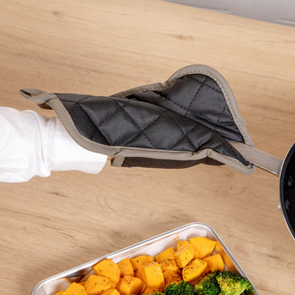 RW Threads Comfort Cotton Black Pot Holder - Flame Retardant Coating - 10" x 7" - 1 count box