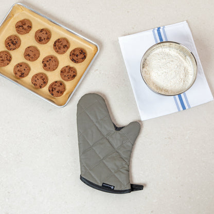 RW Threads Gray Cotton Oven Mitt - Flame Retardant, with Thumb Guard - 13" x 8" x 1/2" - 1 count box