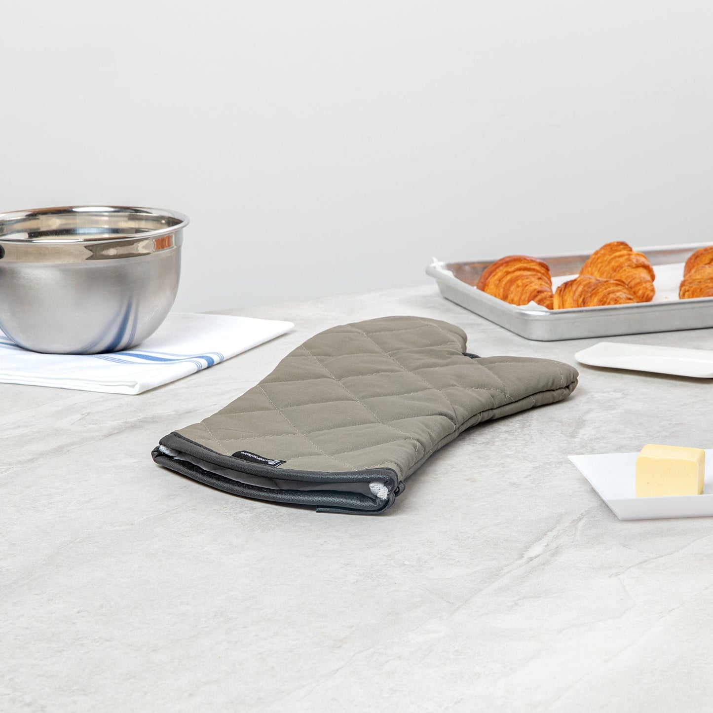 RW Threads Gray Cotton Oven Mitt - Flame Retardant, with Thumb Guard - 17" x 8" x 1/2" - 1 count box