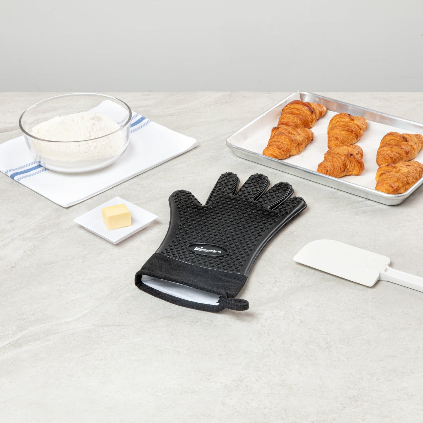 Comfy Grip Black Silicone Oven Mitt - Heat-Resistant, Cotton Lining - 13" x 7 1/2" x 1/2" - 1 count box