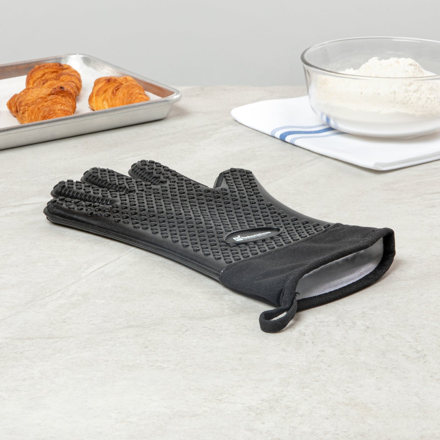 Comfy Grip Black Silicone Oven Mitt - Heat-Resistant, Cotton Lining - 13" x 7 1/2" x 1/2" - 1 count box