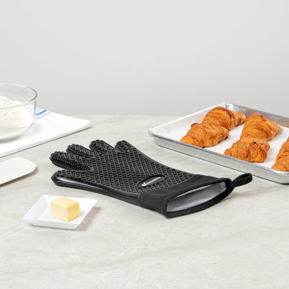 Comfy Grip Black Silicone Oven Mitt - Heat-Resistant, Cotton Lining - 13" x 7 1/2" x 1/2" - 1 count box