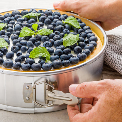 Met Lux 9" Silver Aluminum Springform Cake Pan - 9" x 9" x 3" - 1 count box