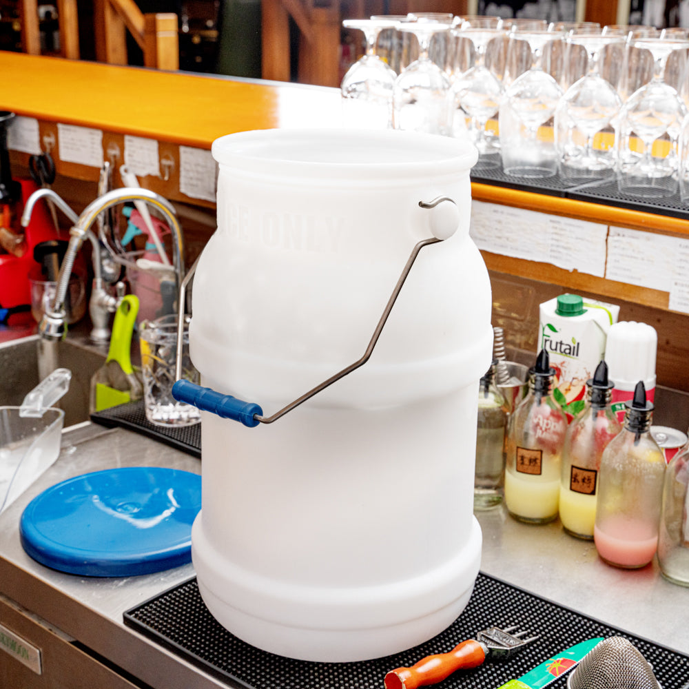 Met Lux 5 gal Round White Plastic Ice Tote - with Lid, Mounting Bracket - 1 count box