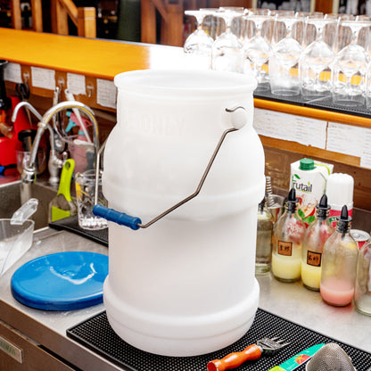 Met Lux 5 gal Round White Plastic Ice Tote - with Lid, Mounting Bracket - 1 count box