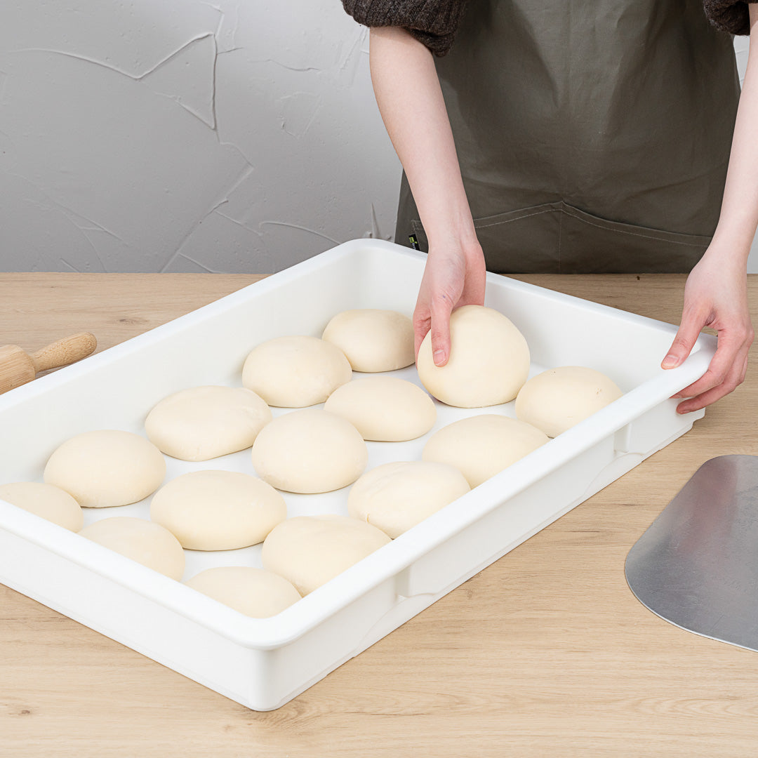 Pizzaly White Plastic Pizza Dough Proofing Box - 26" x 18" x 3" - 1 count box
