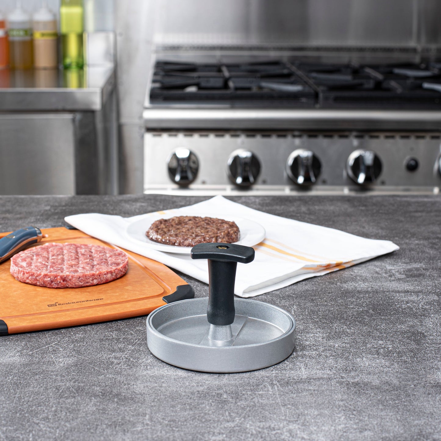 Met Lux Black Aluminum Burger Press - Non-Stick - 4 3/4" x 4 3/4" x 3 1/2" - 1 count box