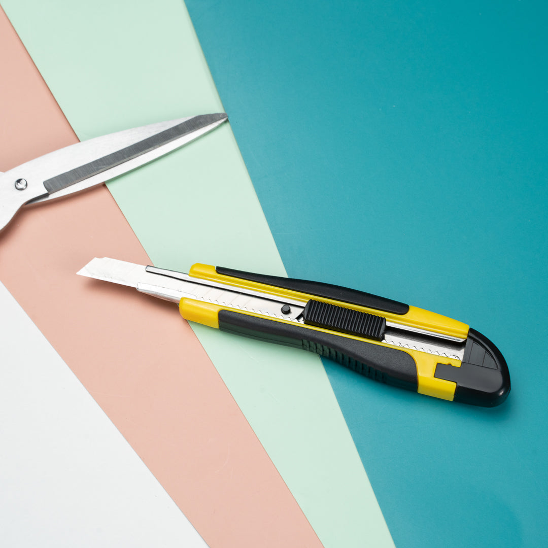 Handy Tek Yellow Snap Off Blade Knife - Anti-Slip Handle - 5 1/4"" - 4 count box