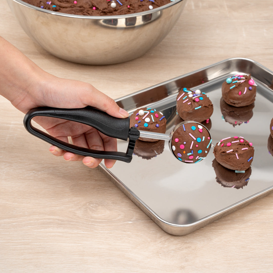Comfy Grip 1.1 oz Stainless Steel #30 Portion Scoop - with Black Ambidextrous Handle - 1 count box