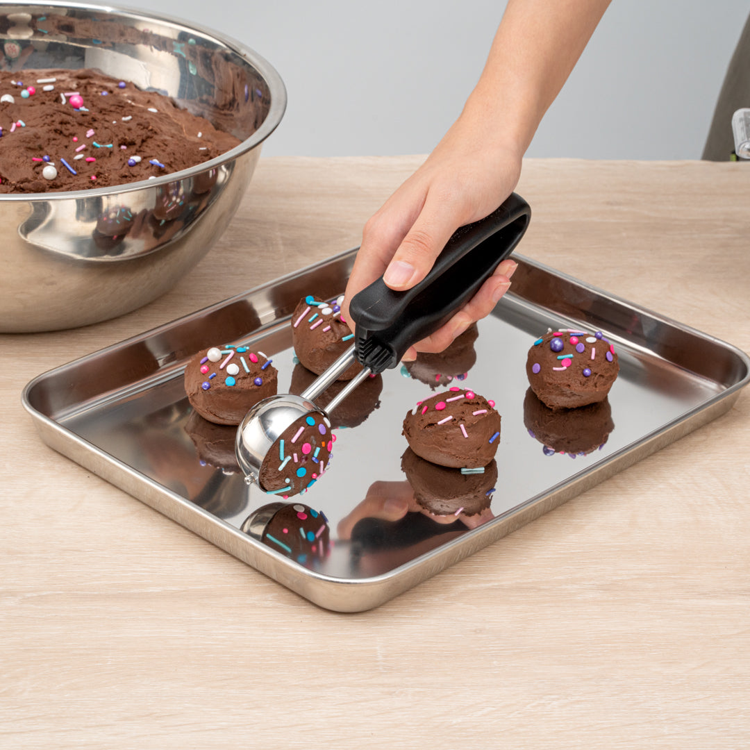 Comfy Grip 1.1 oz Stainless Steel #30 Portion Scoop - with Black Ambidextrous Handle - 1 count box