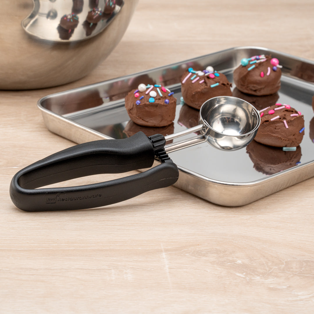 Comfy Grip 1.1 oz Stainless Steel #30 Portion Scoop - with Black Ambidextrous Handle - 1 count box