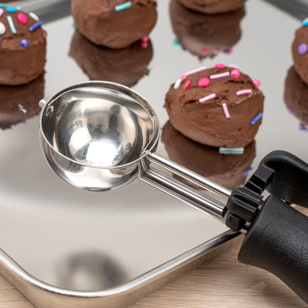 Comfy Grip 1.1 oz Stainless Steel #30 Portion Scoop - with Black Ambidextrous Handle - 1 count box