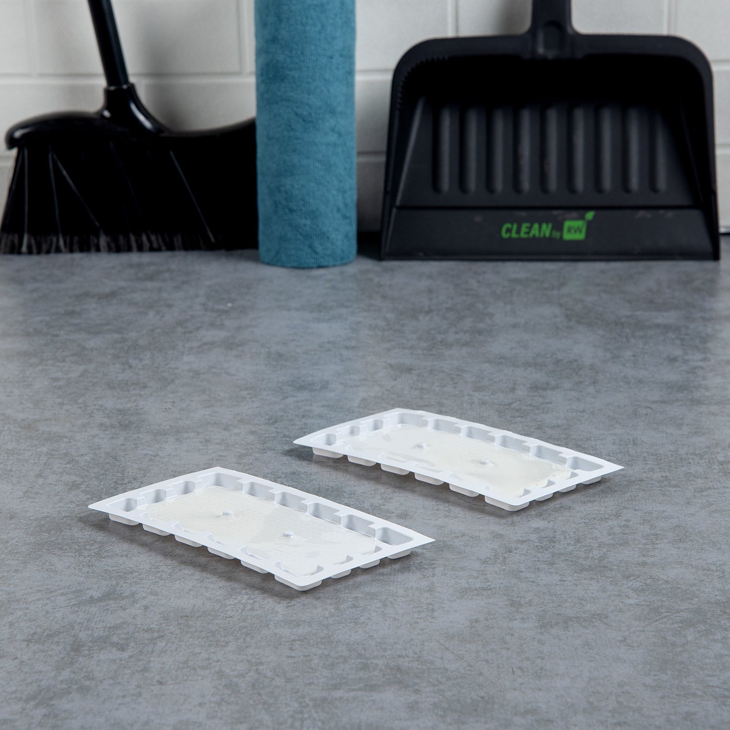 Pest Tek Plastic Mouse / Rat Glue Trap - Set of 2 - 8 1/4" x 4 1/4" x 1" - 10 count box