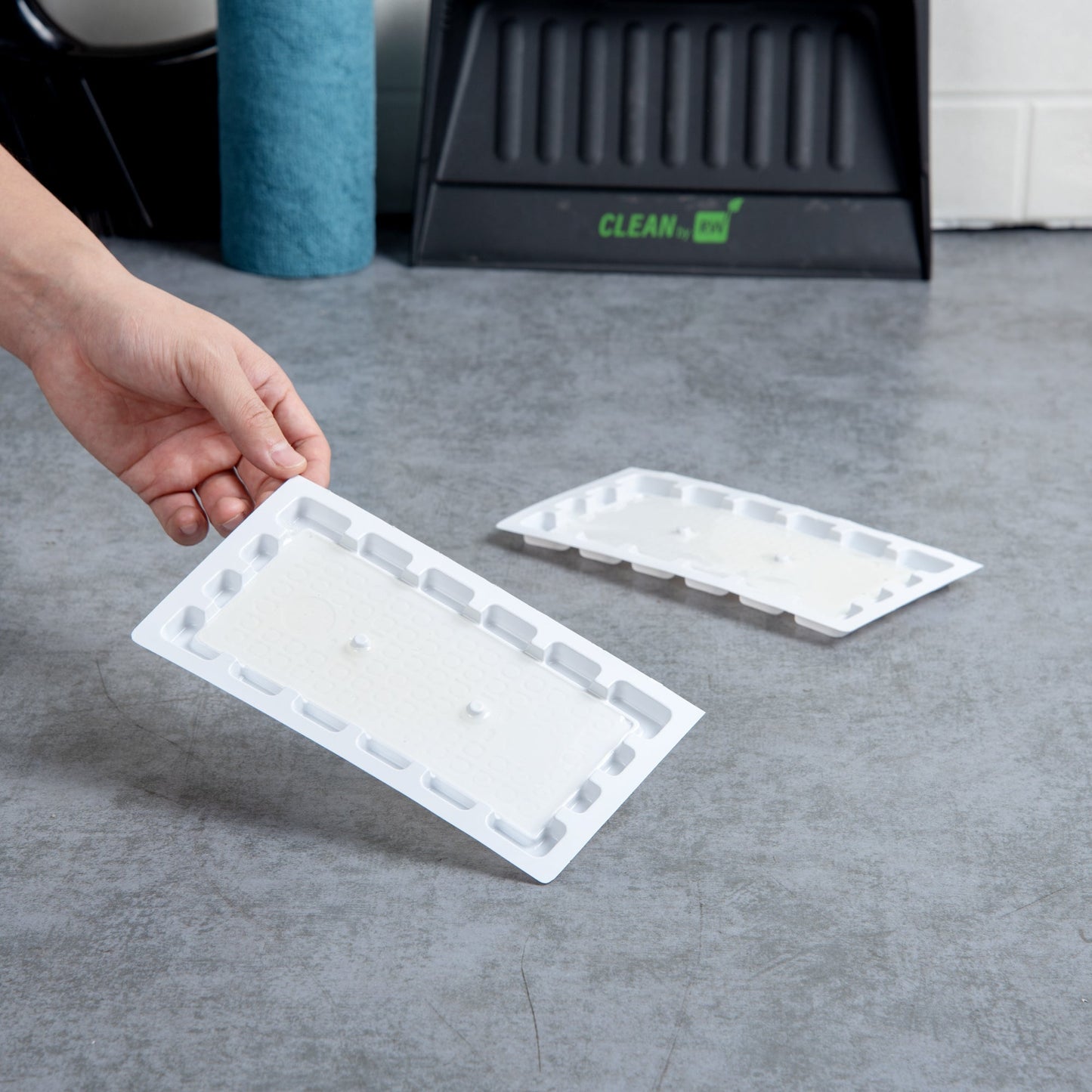 Pest Tek Plastic Mouse / Rat Glue Trap - Set of 2 - 8 1/4" x 4 1/4" x 1" - 10 count box