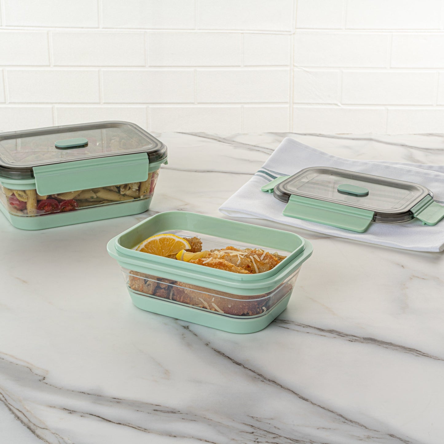 Fresh Hero 27 oz Green Plastic Airtight Food Storage Container - with Vented Lid, Collapsible - 7 1/4" x 5 1/2" x 2 3/4" - 1 count box