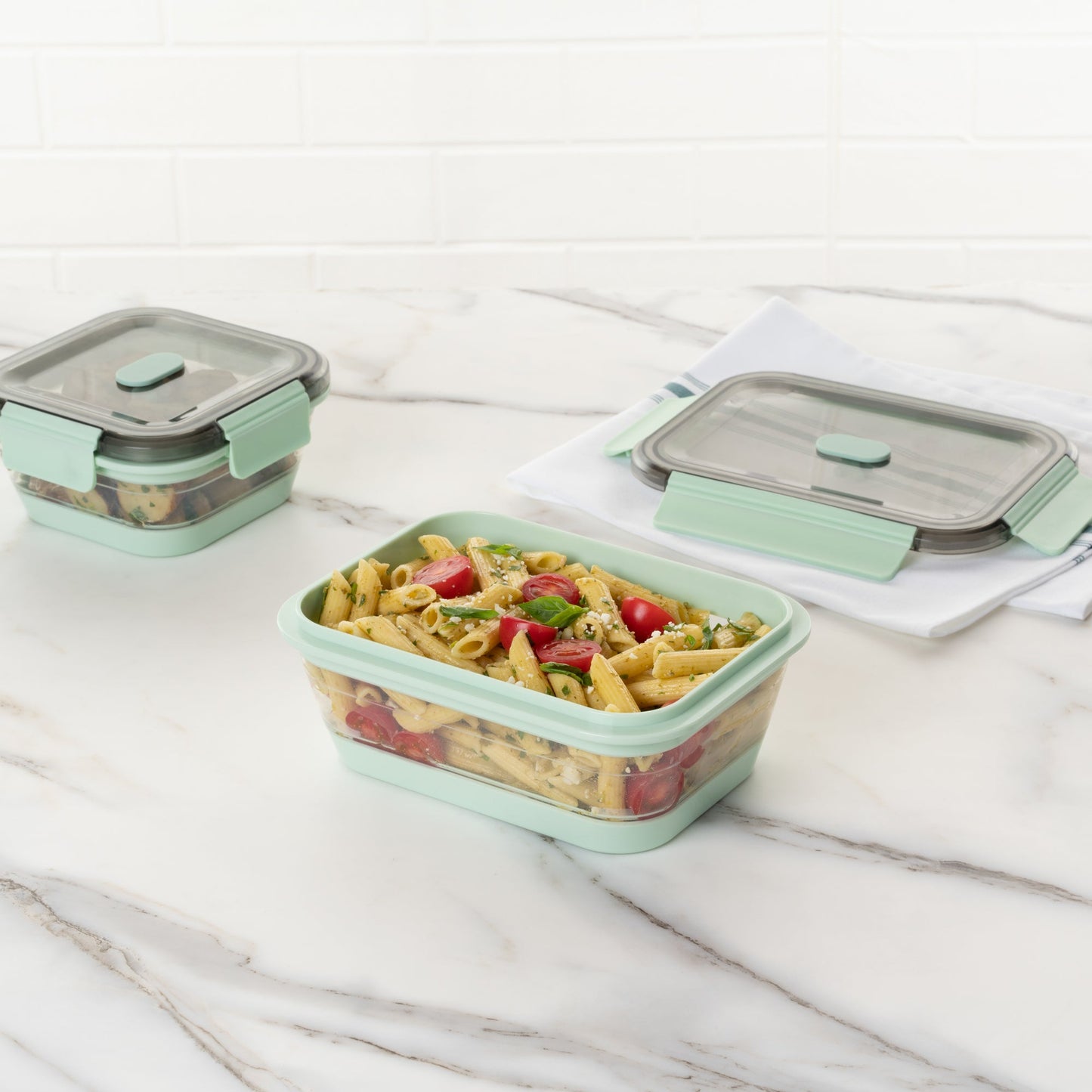 Fresh Hero 40 oz Green Plastic Airtight Food Storage Container - with Vented Lid, Collapsible - 8 1/4" x 6" x 3" - 1 count box