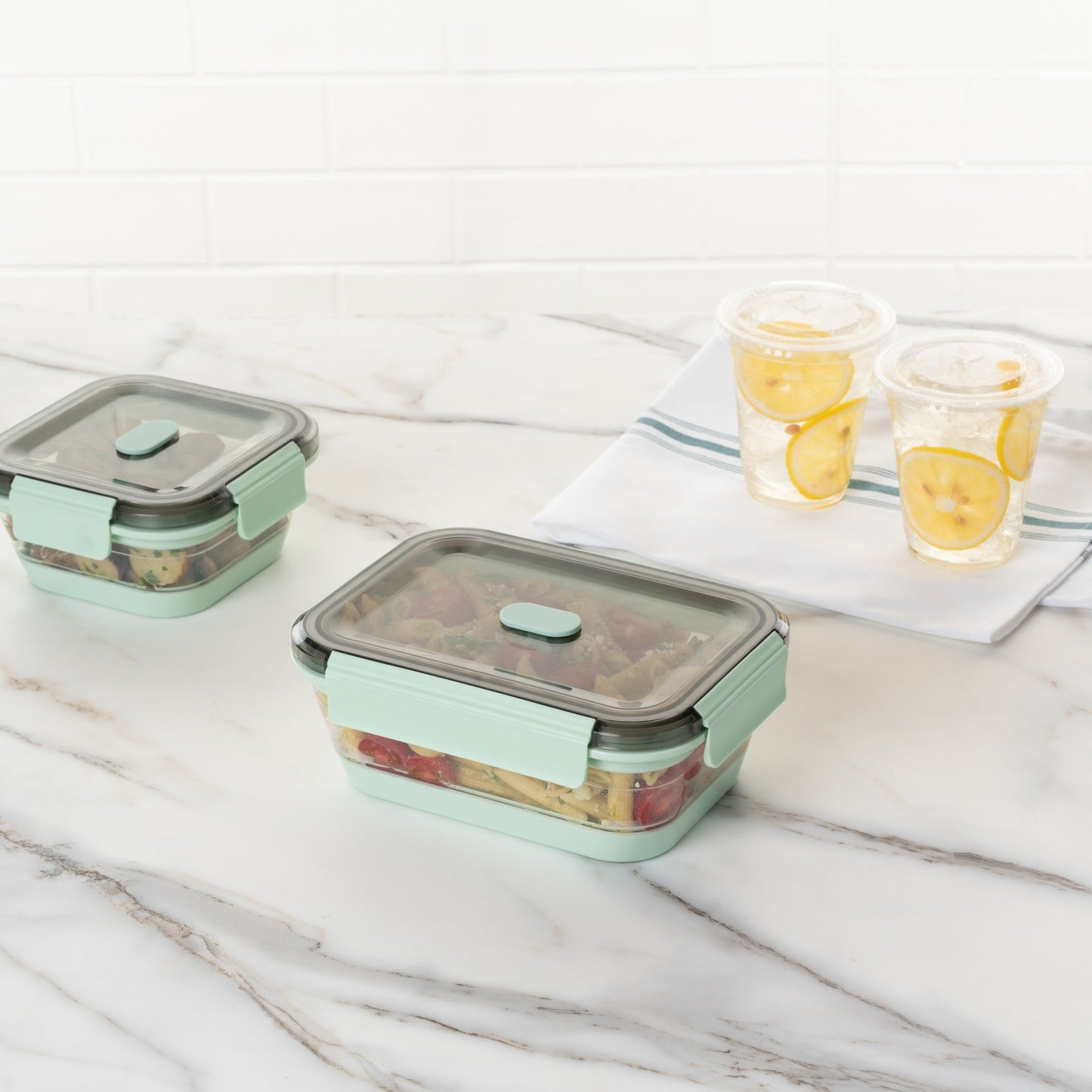 Fresh Hero 40 oz Green Plastic Airtight Food Storage Container - with Vented Lid, Collapsible - 8 1/4" x 6" x 3" - 20 count box