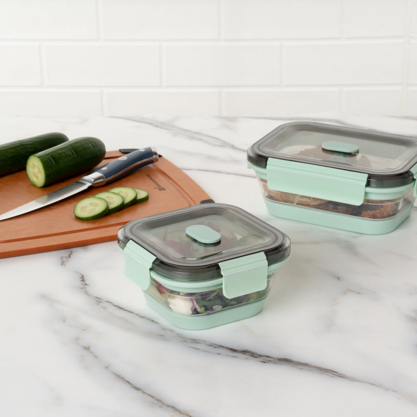 Fresh Hero 17 oz Green Plastic Airtight Food Storage Container - with Vented Lid, Collapsible - 5 1/2" x 5 1/2" x 2 3/4" - 20 count box