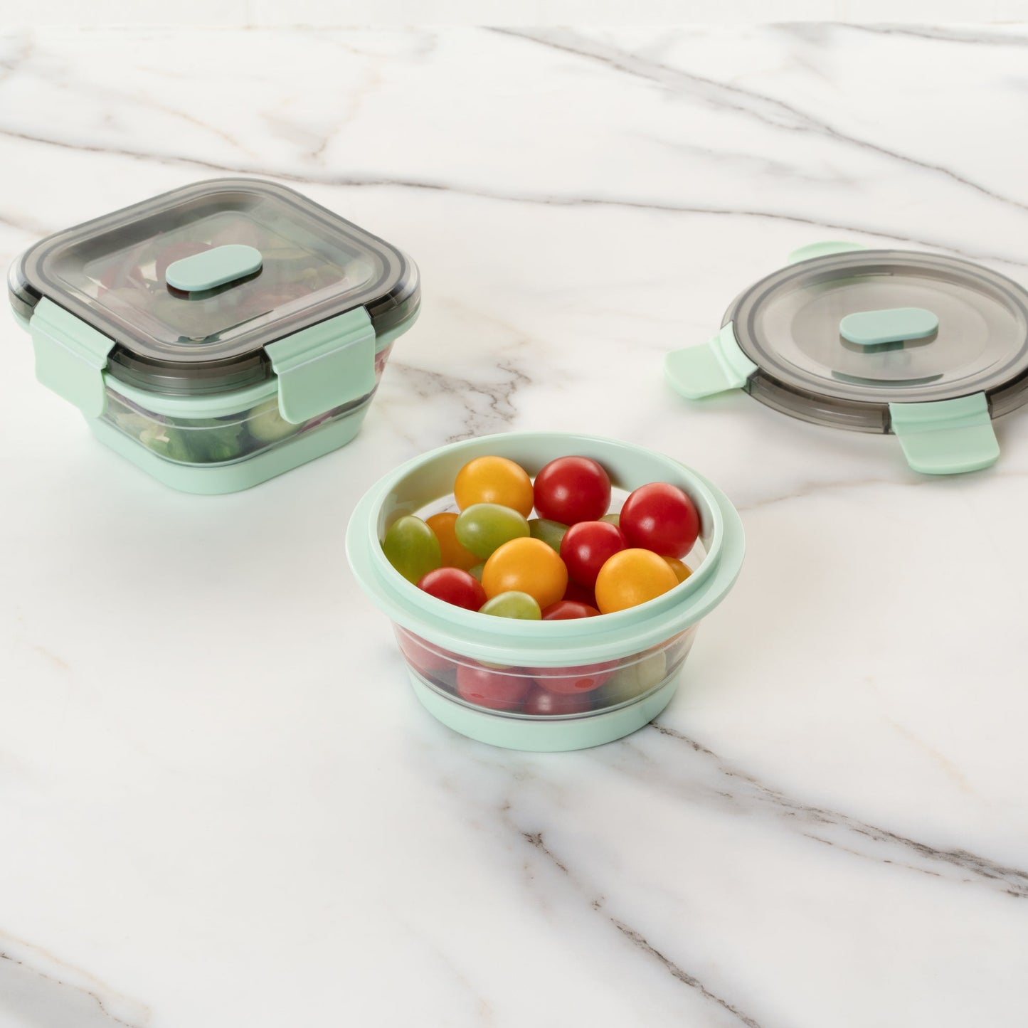 Fresh Hero 14 oz Green Plastic Airtight Food Storage Container - with Vented Lid, Collapsible - 5 1/2" x 5 1/2" x 2 3/4" - 1 count box
