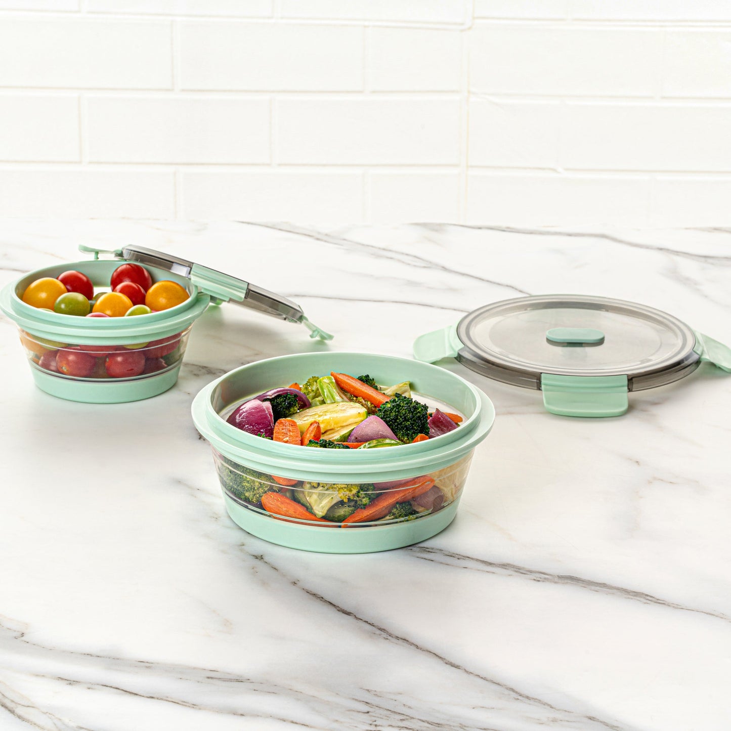 Fresh Hero 27 oz Green Plastic Airtight Food Storage Container - with Vented Lid, Collapsible - 6 3/4" x 6 3/4" x 2 3/4" - 1 count box