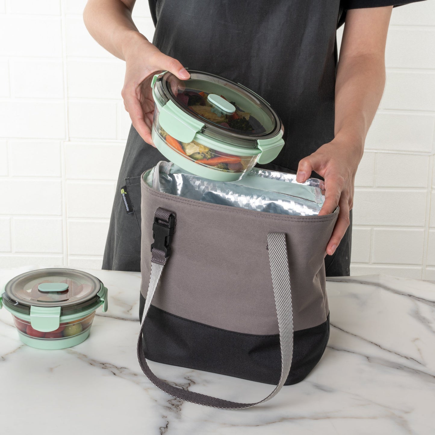 Fresh Hero 27 oz Green Plastic Airtight Food Storage Container - with Vented Lid, Collapsible - 6 3/4" x 6 3/4" x 2 3/4" - 1 count box