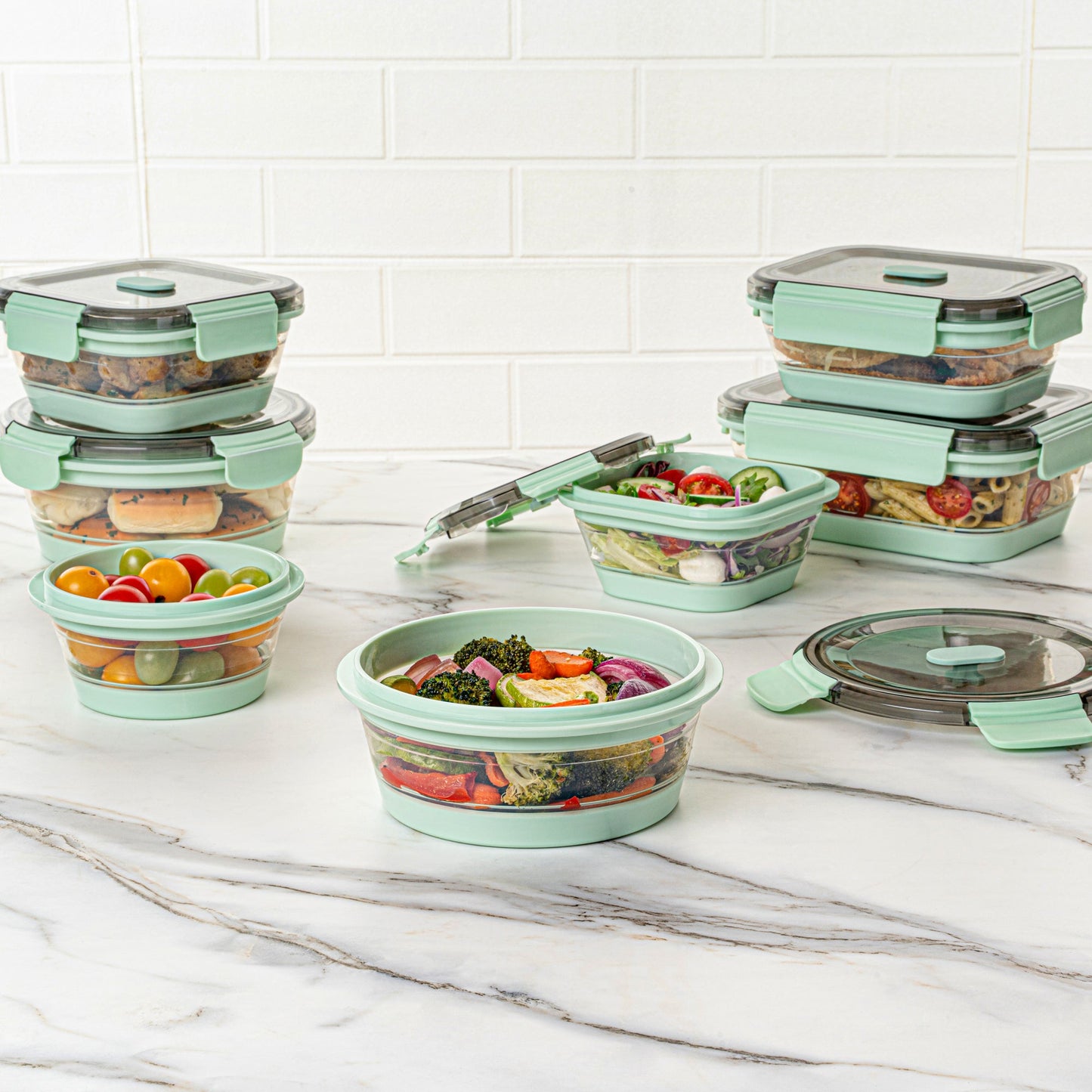 Fresh Hero 27 oz Green Plastic Airtight Food Storage Container - with Vented Lid, Collapsible - 6 3/4" x 6 3/4" x 2 3/4" - 1 count box