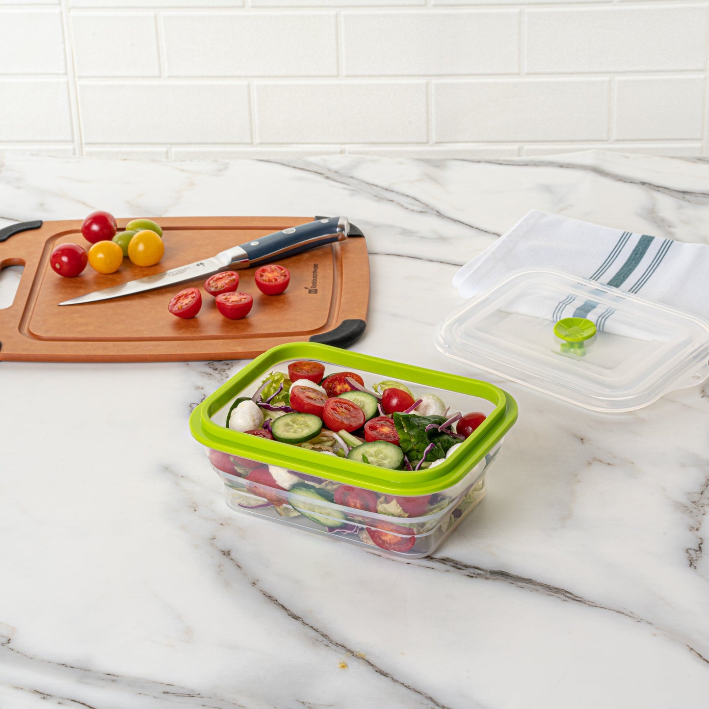 Fresh Hero 32 oz Green Silicone Airtight Food Storage Container - with Vented Lid, Collapsible - 7 3/4" x 5 1/2" x 2 3/4" - 1 count box