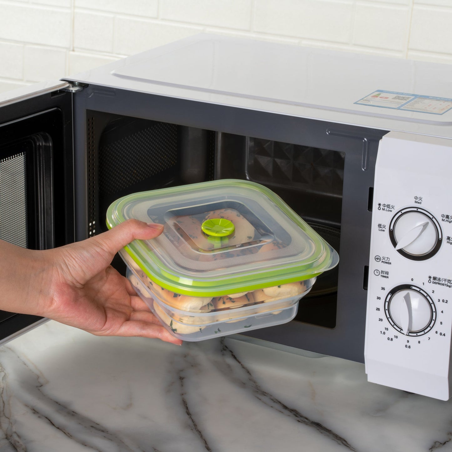 Fresh Hero 37 oz Green Silicone Airtight Food Storage Container - with Vented Lid, Collapsible - 7" x 7" x 3" - 20 count box
