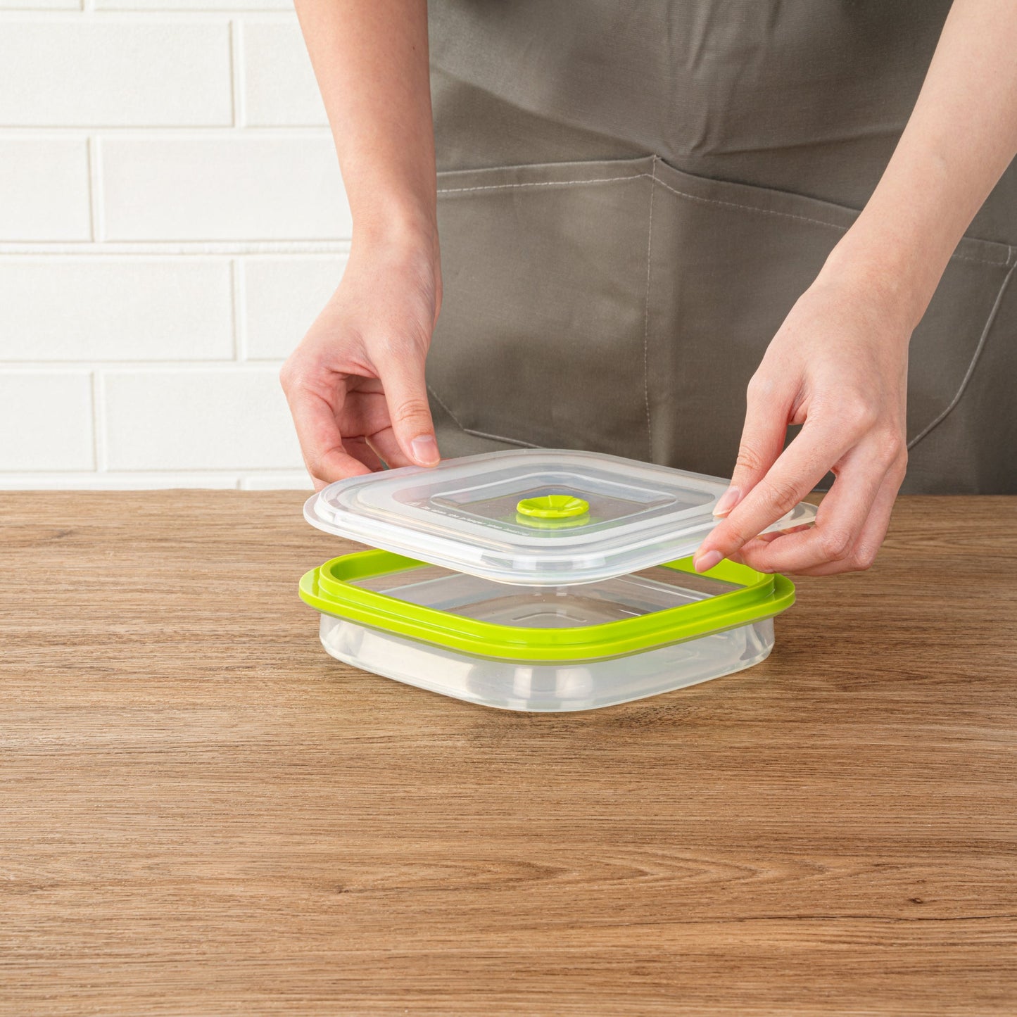 Fresh Hero 37 oz Green Silicone Airtight Food Storage Container - with Vented Lid, Collapsible - 7" x 7" x 3" - 20 count box