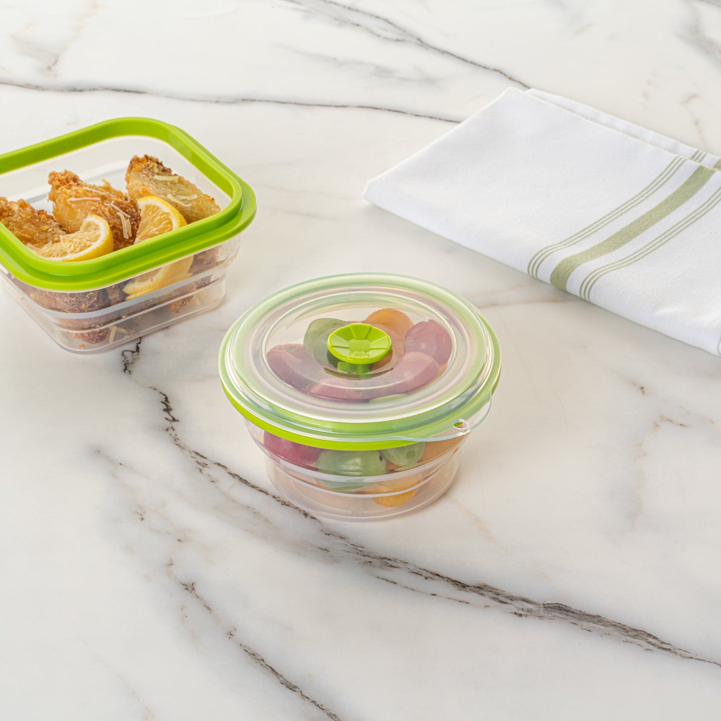 Fresh Hero 16 oz Green Silicone Airtight Food Storage Container - with Vented Lid, Collapsible - 5 3/4" x 5 3/4" x 2 3/4" - 1 count box
