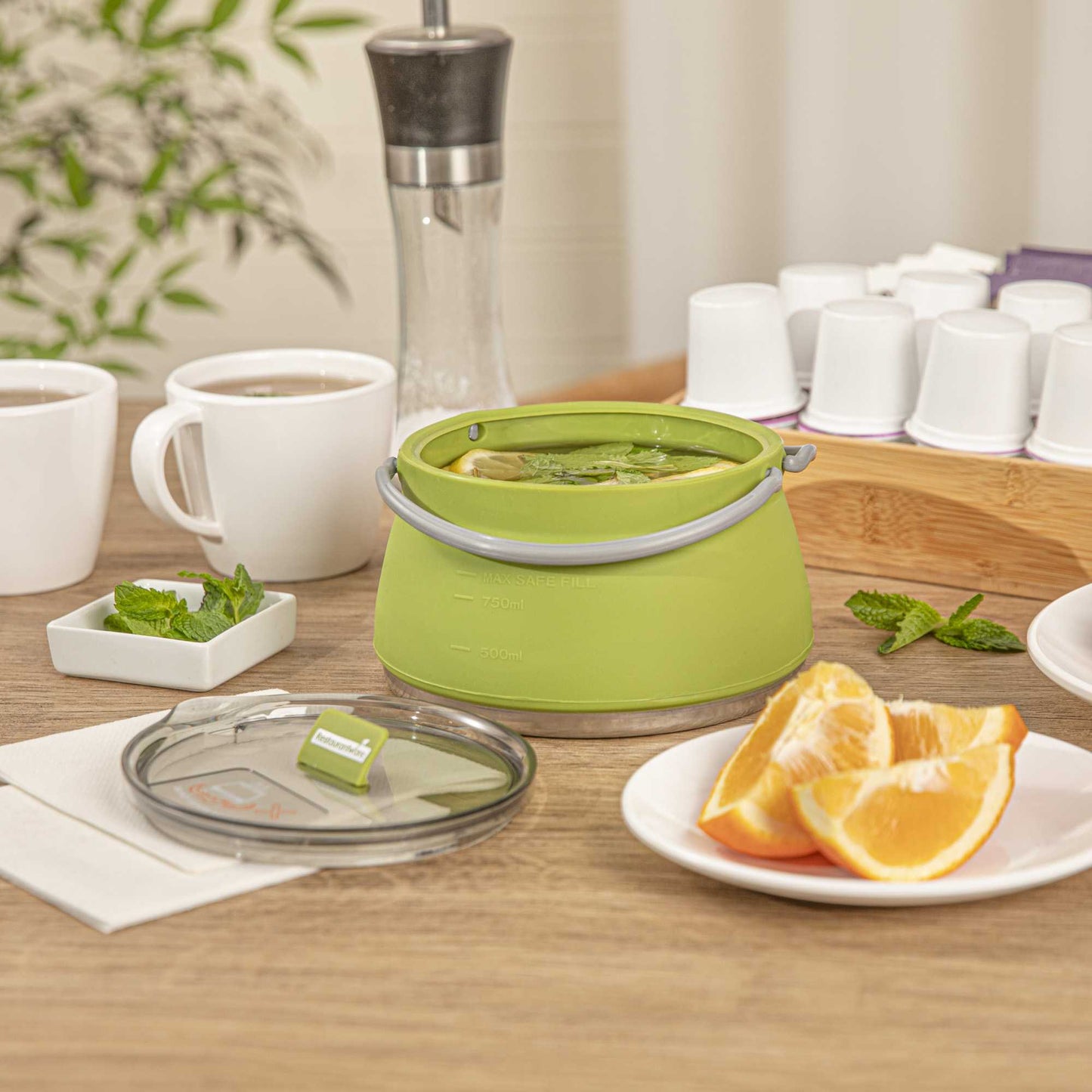Hi Tek 1L Green Silicone Collapsible Kettle - with Lid - 6" x 6" x 4 1/4" - 1 count box