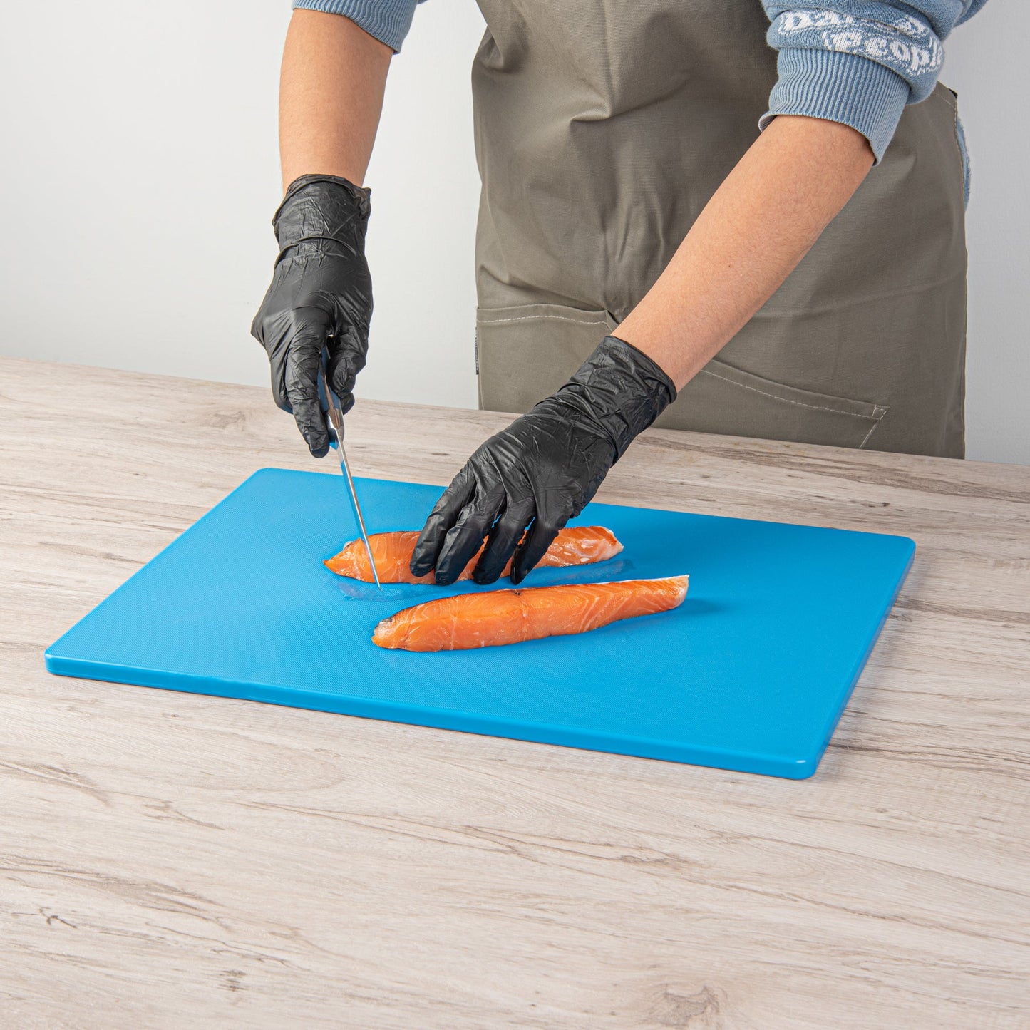 Chef 101 Blue Plastic Cutting Board - 18" x 12" - 1 count box