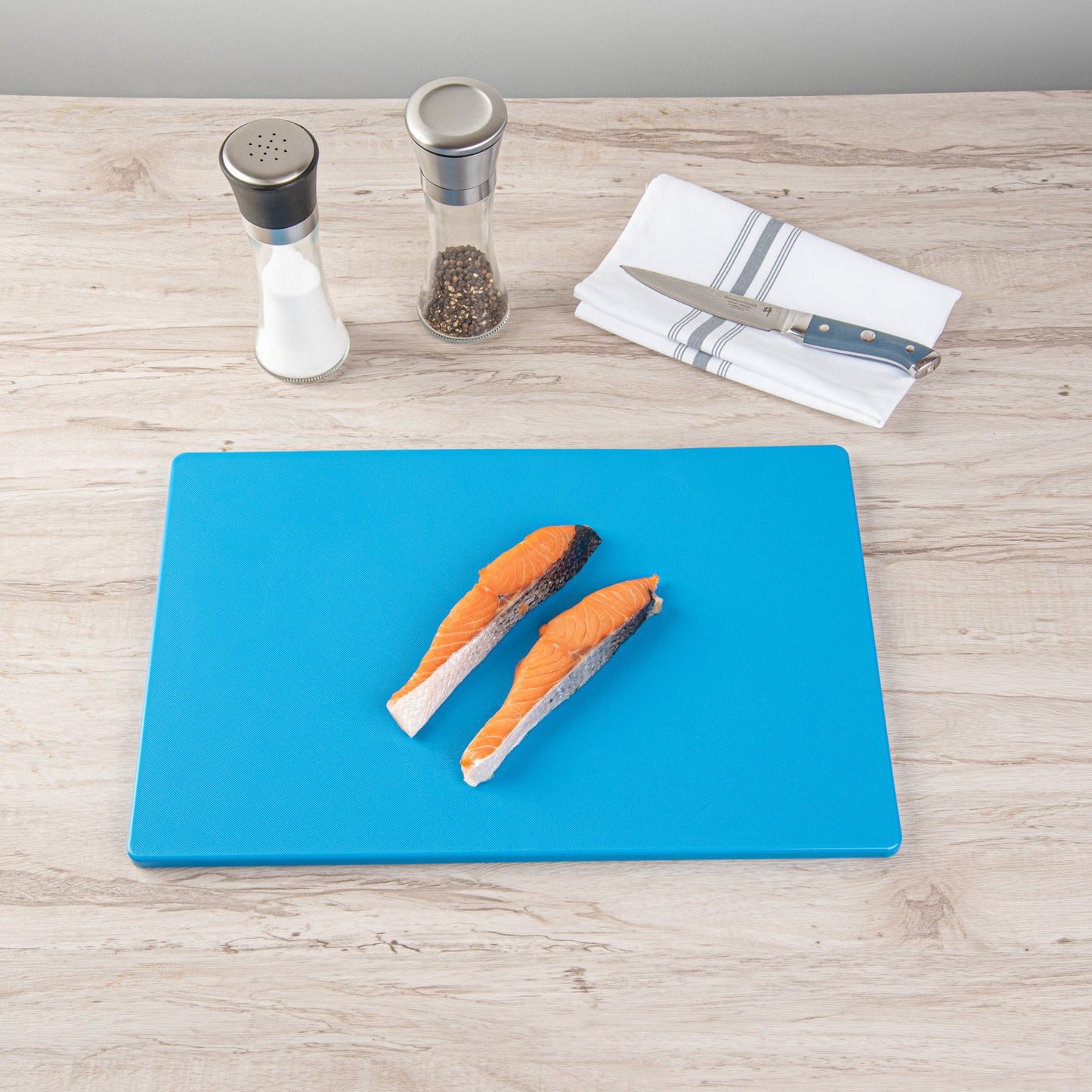 Chef 101 Blue Plastic Cutting Board - 18" x 12" - 1 count box