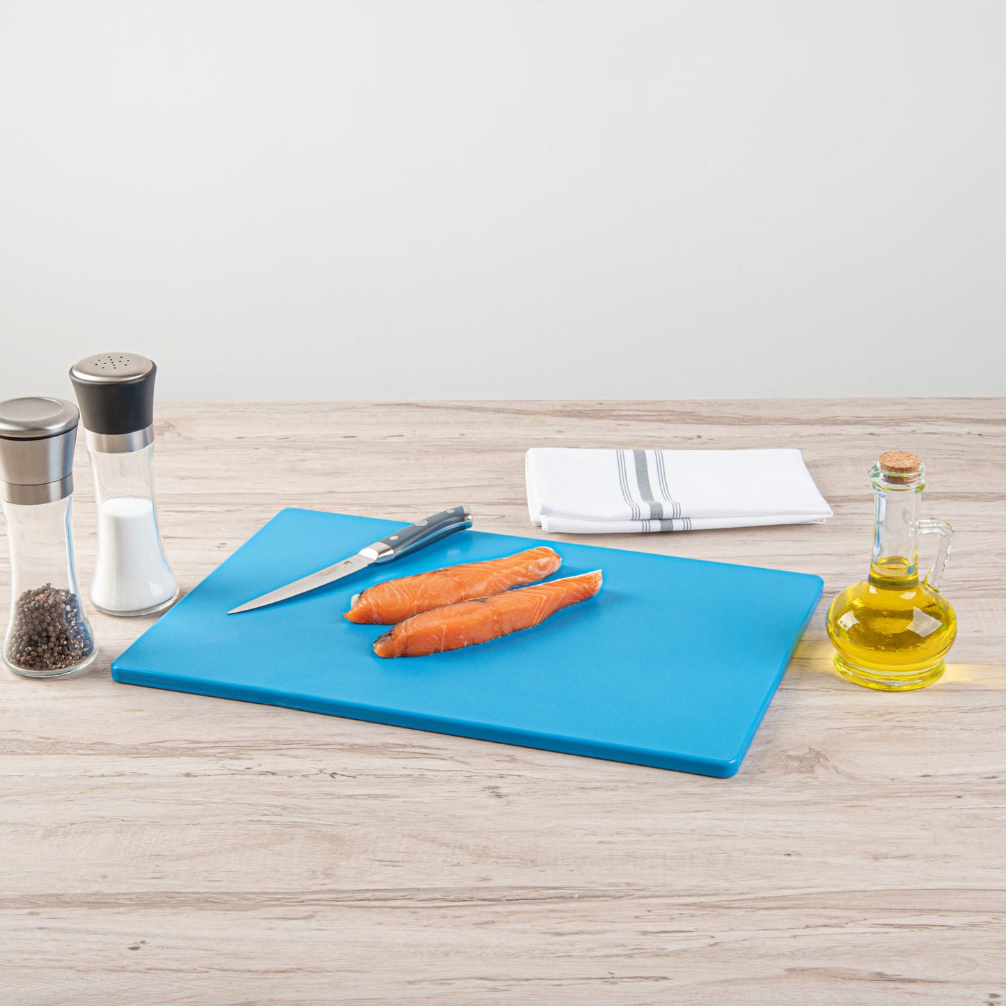 Chef 101 Blue Plastic Cutting Board - 18" x 12" - 10 count box