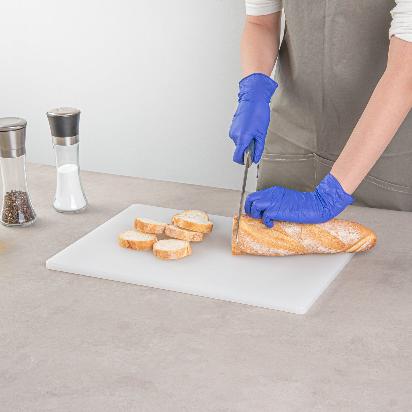 Chef 101 White Plastic Cutting Board - 18" x 12" x 1/2" - 10 count box