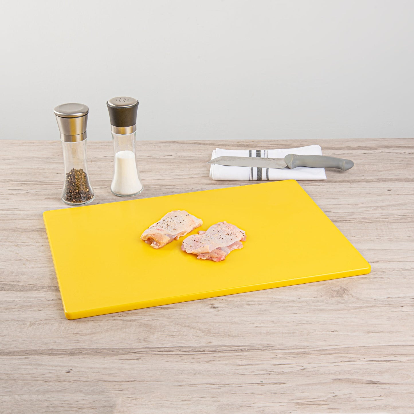 Chef 101 Yellow Plastic Cutting Board - 20" x 15" - 1 count box