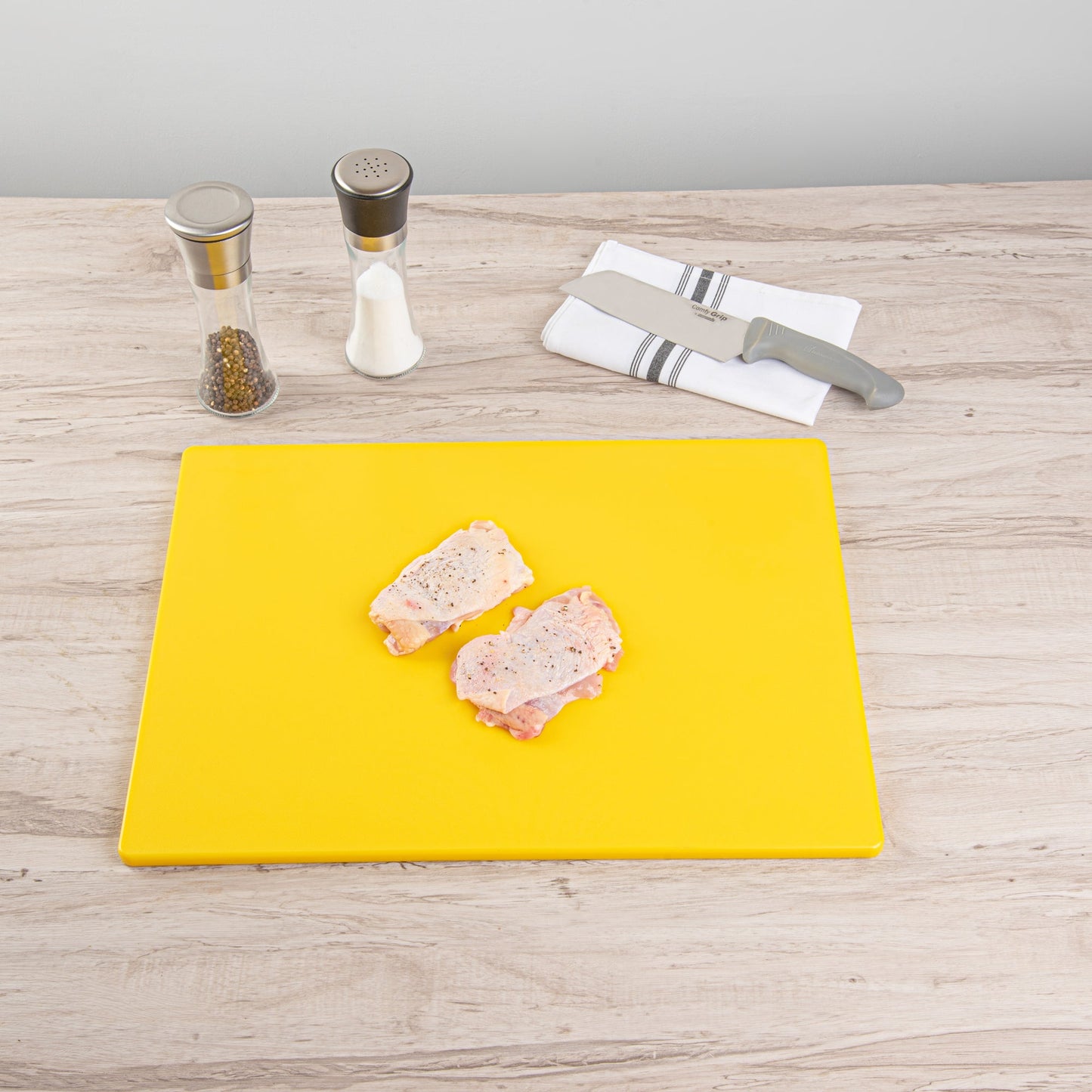Chef 101 Yellow Plastic Cutting Board - 20" x 15" - 1 count box