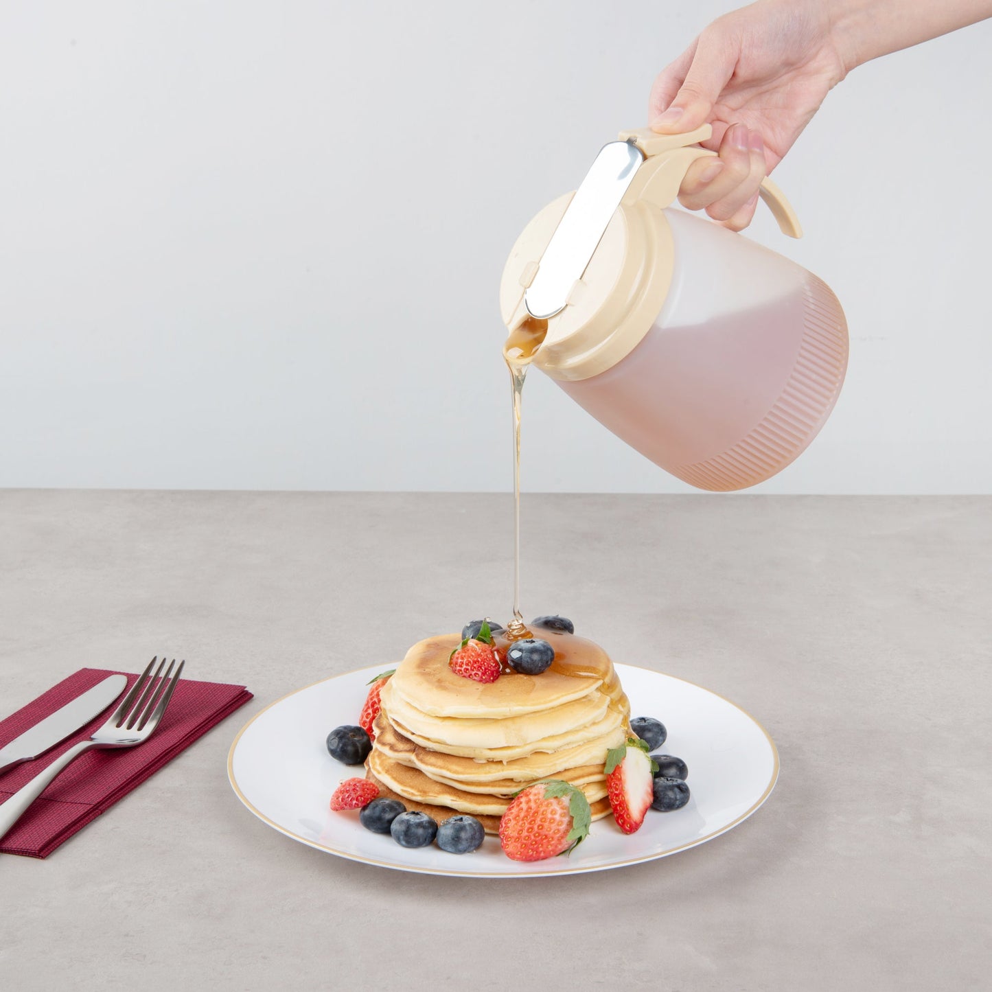Chef 101 32 oz Beige Plastic All Purpose / Syrup Dispenser - 5 1/2" x 4 1/2" x 5 3/4" - 1 count box