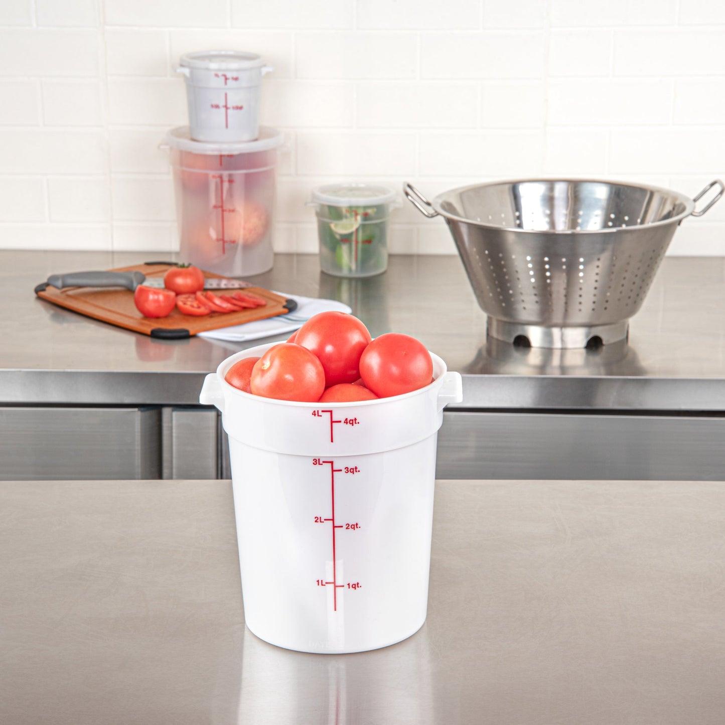 Met Lux 4 qt Round White Plastic Food Storage Container - with Red Volume Markers - 7 1/4" x 7 1/4" x 8 1/2" - 10 count box