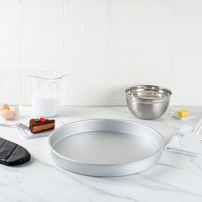 Met Lux Round Aluminum Straight-Sided Cake Pan - 16" x 16" x 2" - 1 count box