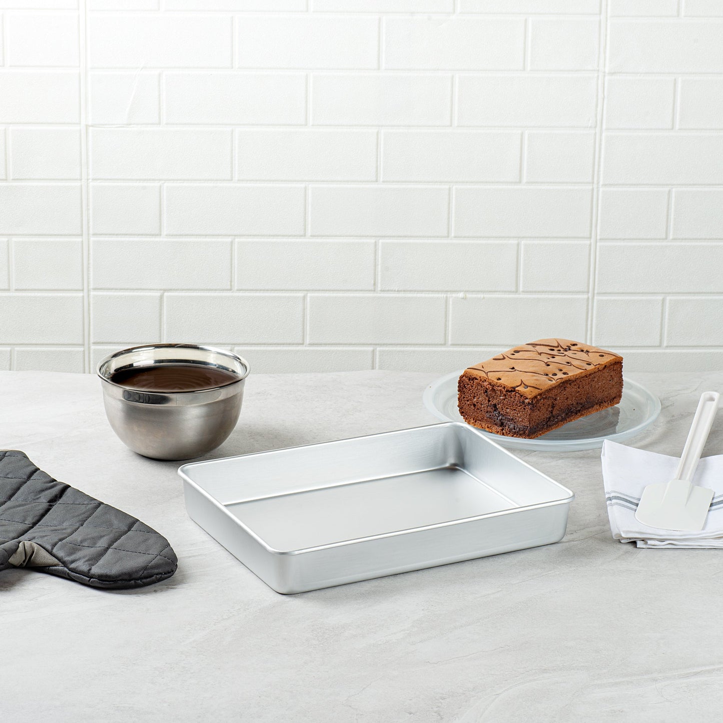 Met Lux Rectangle Aluminum Cake Pan - 13" x 9" x 2" - 1 count box