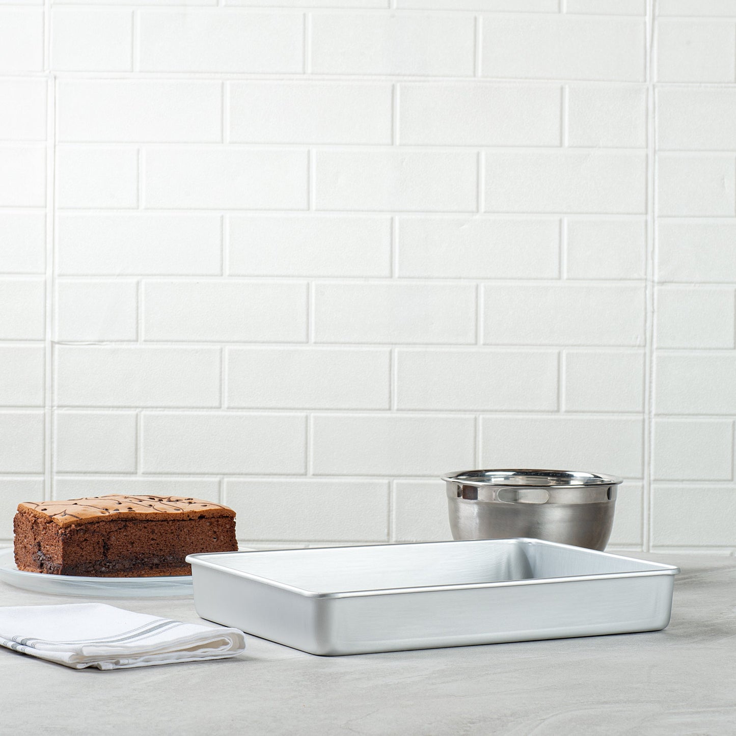 Met Lux Rectangle Aluminum Cake Pan - 13" x 9" x 2" - 1 count box