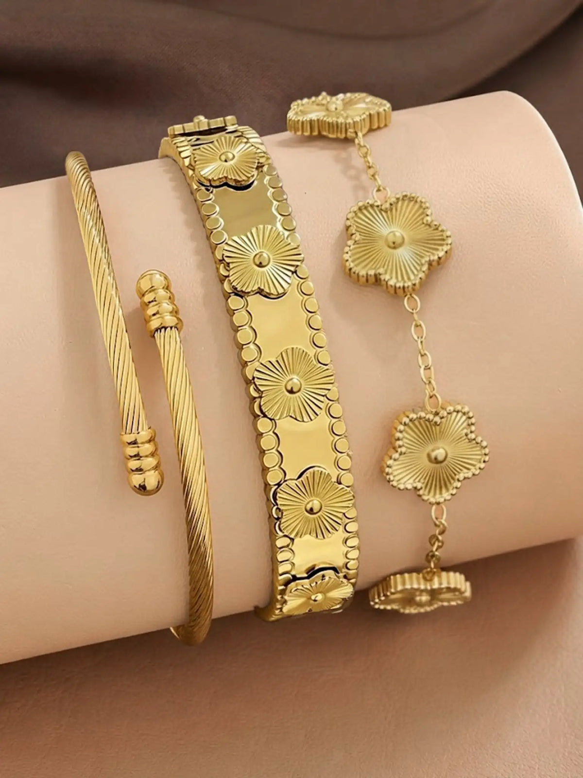 Five-Leaf Clover Charm Bracelet & Bangle Set – 18K Gold or Silver Plated Stainless Steel, Rhinestone Detail, Layered Jewelry for Women, 1pc or 3pc Sets