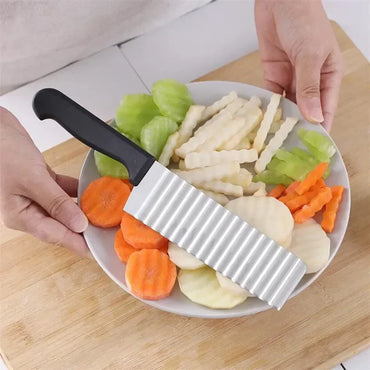 Stainless Steel Wavy Crinkle Slicer Knife - Potato Chip & French Fry Cutter, 25 x 14 x 4 cm (9.8 x 5.5 x 1.6 in)