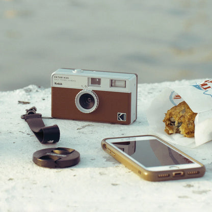 35mm Half Frame Film Camera with Built-in Flash — Reusable Pocket Retro Camera, Ideal Gift