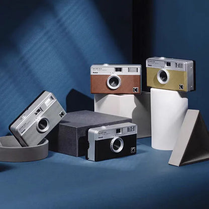 35mm Half Frame Film Camera with Built-in Flash — Reusable Pocket Retro Camera, Ideal Gift