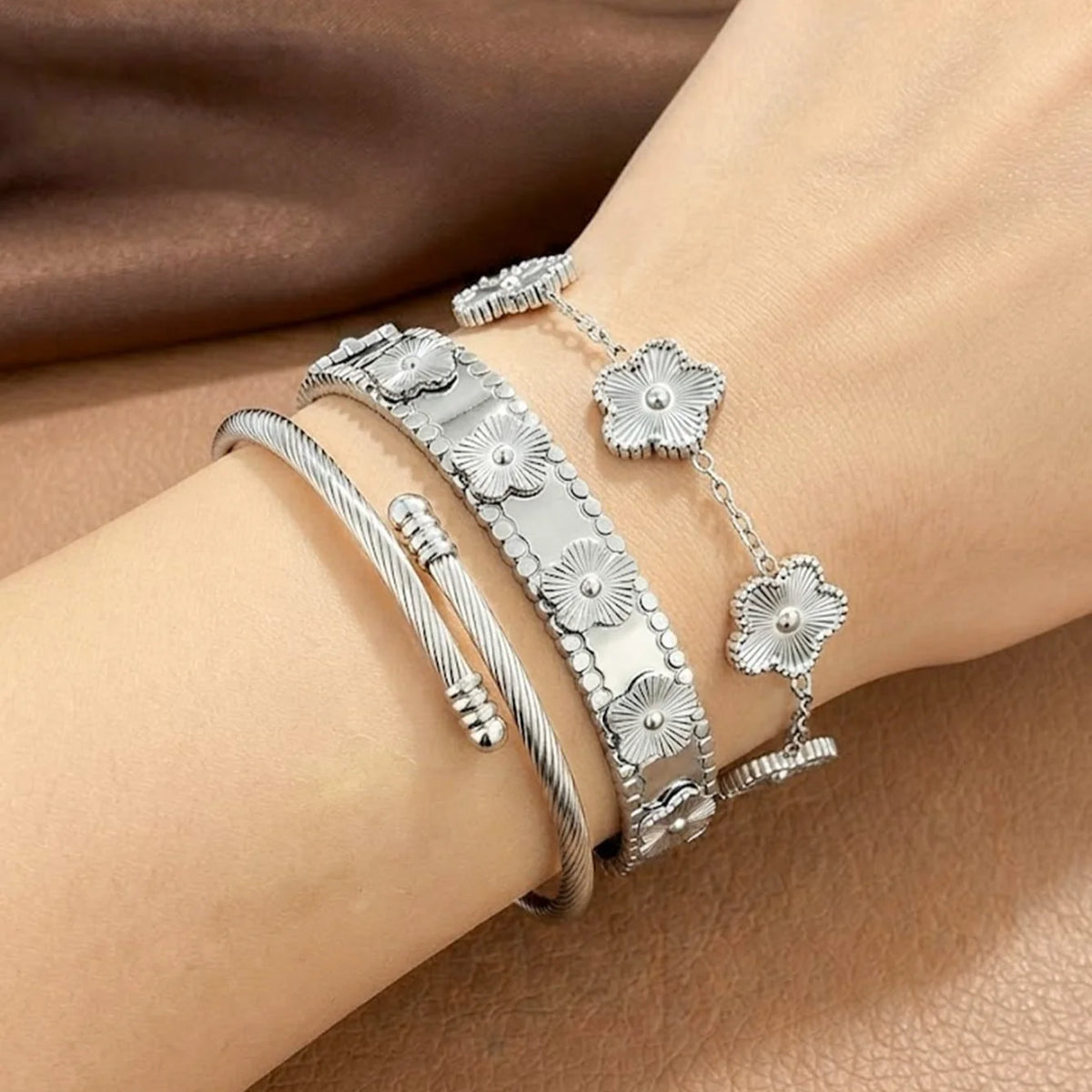 Five-Leaf Clover Charm Bracelet & Bangle Set – 18K Gold or Silver Plated Stainless Steel, Rhinestone Detail, Layered Jewelry for Women, 1pc or 3pc Sets